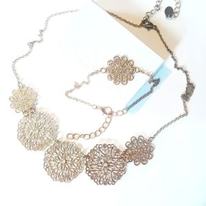 Gold Necklace And Bracelet Jewelry Set